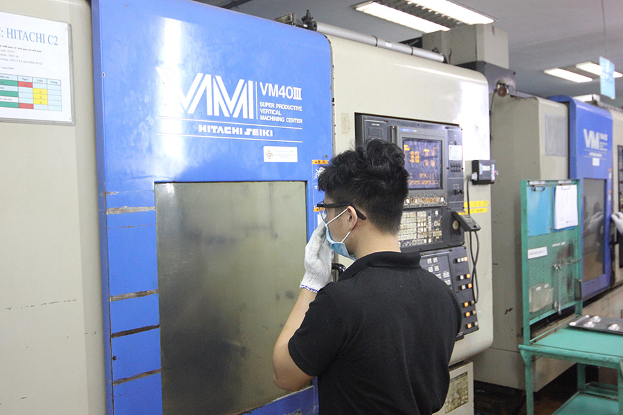 Hitachi VM40IIIフライス盤